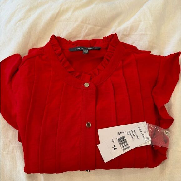 Ruffle Pleated Shift Dress
Julia Jordan - Picture 3 of 4